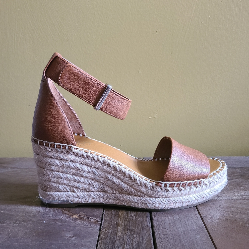 Franco Sarto Clemens Espadrille Wedge Sandal. Tan. Size 6